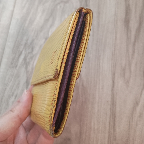 LOUIS VUITTON Epi Bifold  Wallet Marco  Yellow - Picture 4 of 9